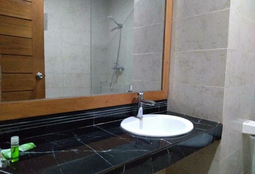 带大床的豪华间, Hastina Hotel Lombok