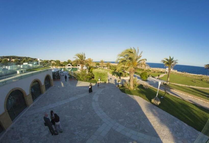 Полулюкс Одноместный с Террасой, Augustus Resort
