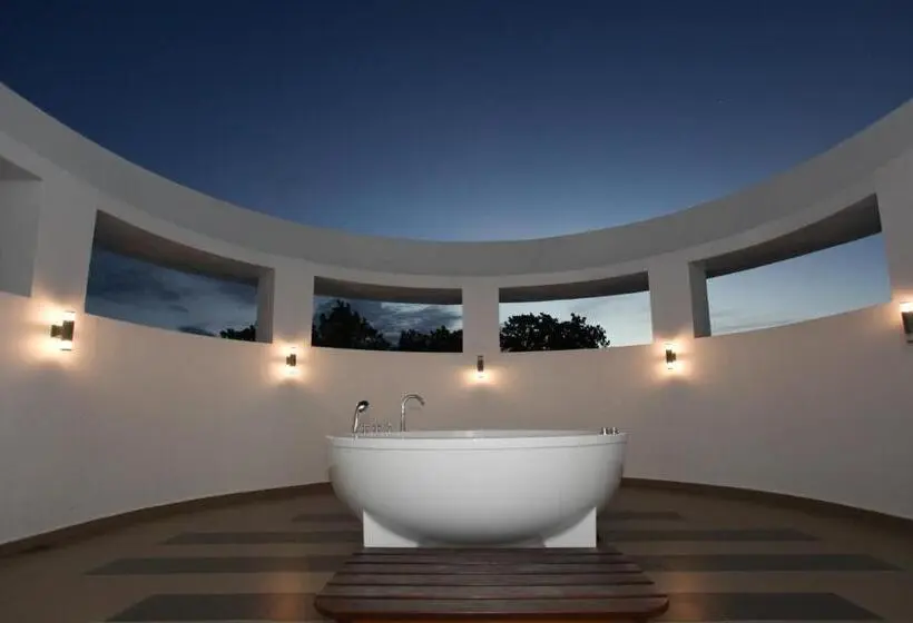 Deluxe Suite King Bed, Casa Bianca
