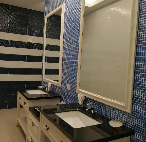 جناح مطلّ علي الجبل, Casa Bianca