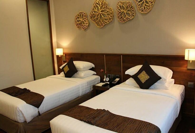 اتاق سوپریور با چشم‌انداز استخر, Dawei