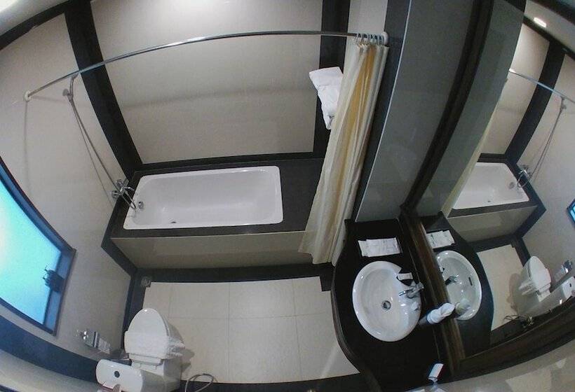 اتاق سوپریور با چشم‌انداز استخر, Dawei