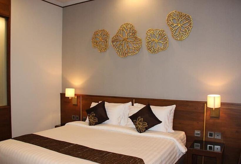 اتاق سوپریور با چشم‌انداز استخر, Dawei