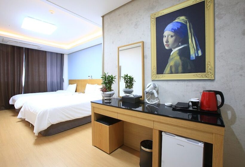 غرفة ديلوكس, Line