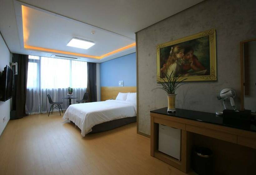 غرفة ديلوكس, Line