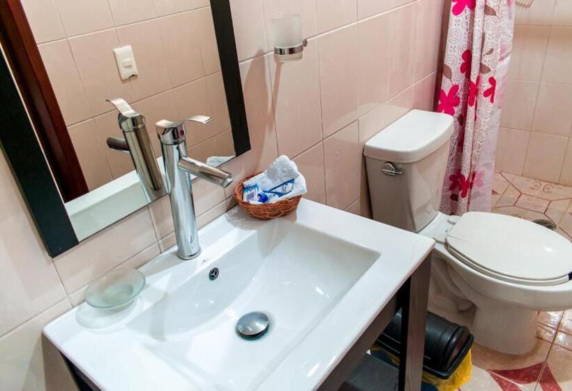 キングサイズベッドのスタンダードルーム, Mayahau Coba