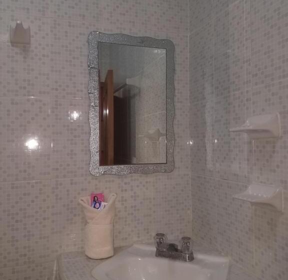 キングサイズベッドのスタンダードルーム, Mayahau Coba