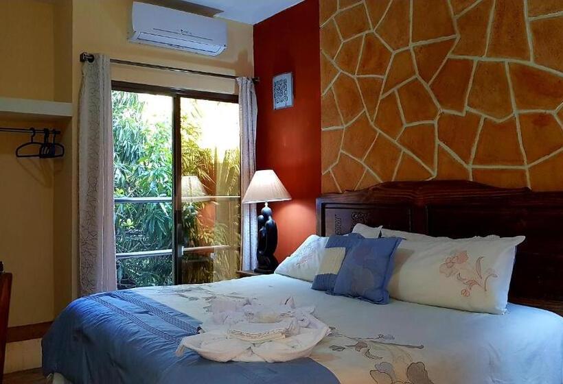 キングサイズベッドのスタンダードルーム, Mayahau Coba