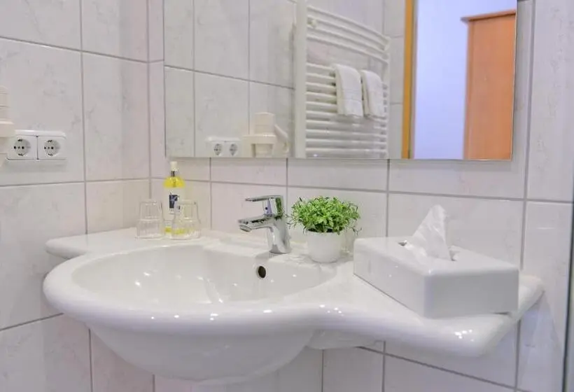 Standard Kolmen Hengen Huone, Landhotel Zur Eiche