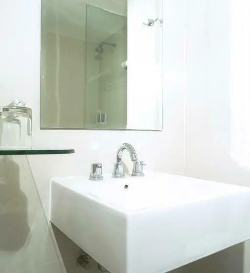 Habitación Estándar, Lynn  Serang