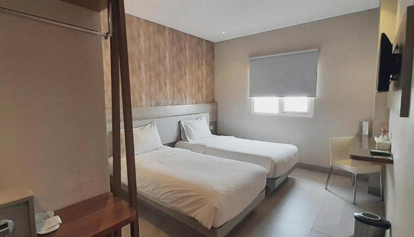 标准间, Lynn  Serang