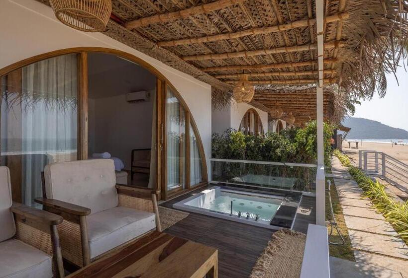 מיטת קינג בסוויטה, The Shore Agonda