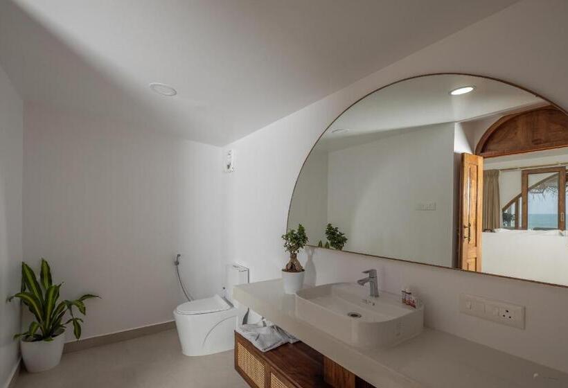 חדר דלוקס עם מרפסת נוף לים, The Shore Agonda