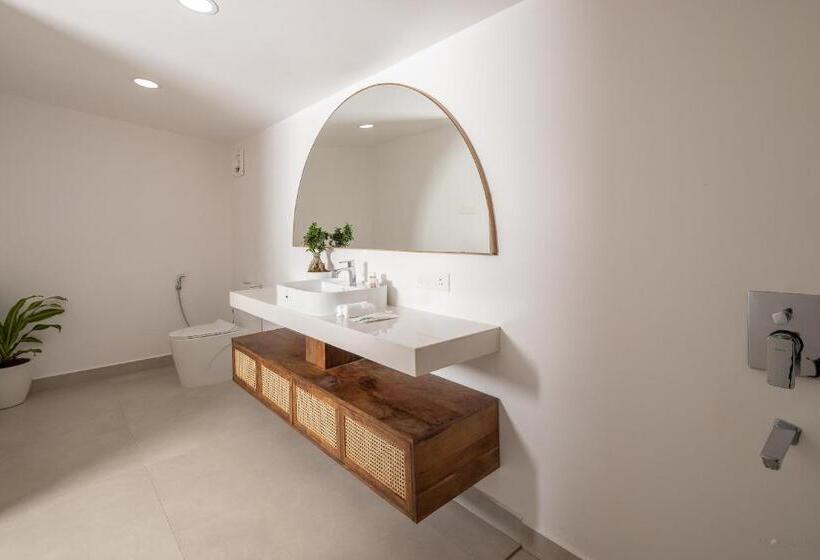 חדר דלוקס עם מרפסת נוף לים, The Shore Agonda