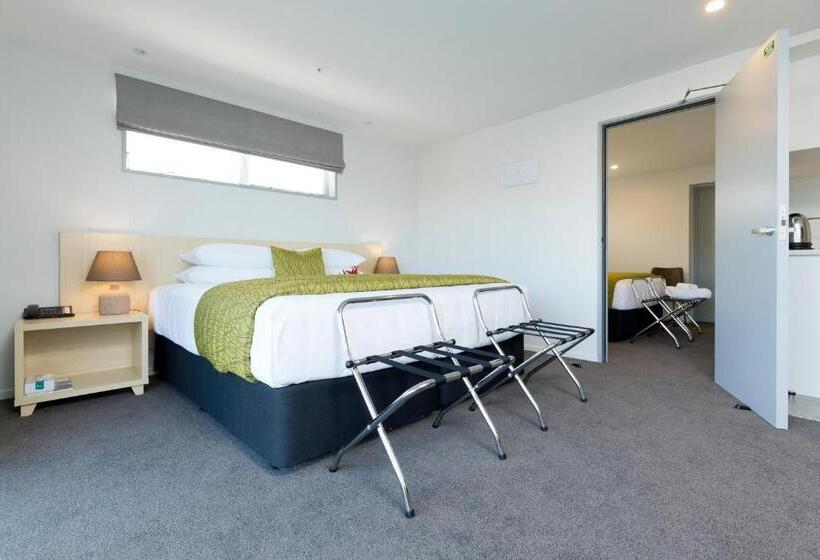 家庭套房, 2 On Whiteleigh And 239 On Lincoln Motel