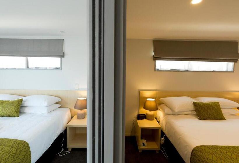 家庭套房, 2 On Whiteleigh And 239 On Lincoln Motel