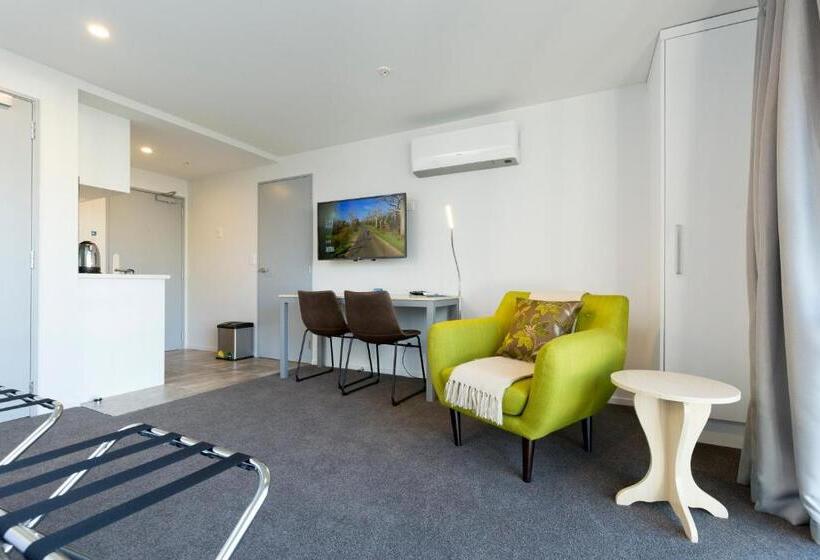 Family Suite, 2 On Whiteleigh And 239 On Lincoln Motel