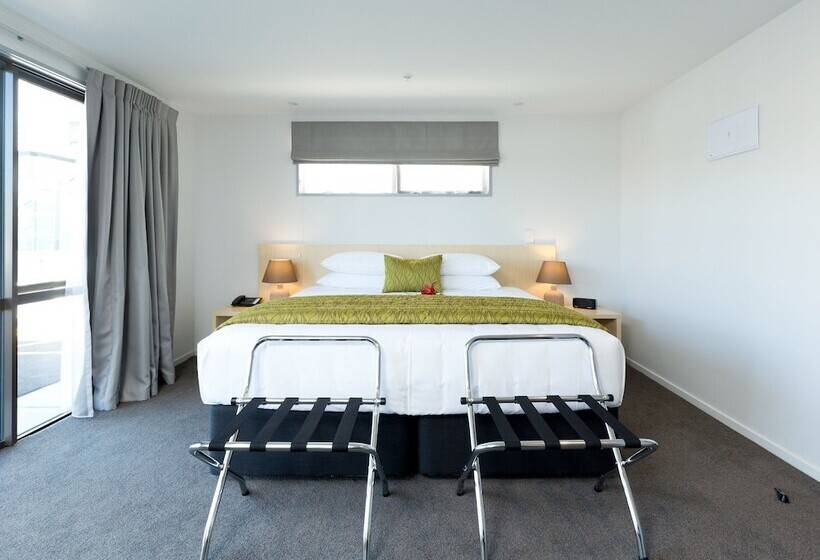 家庭套房, 2 On Whiteleigh And 239 On Lincoln Motel