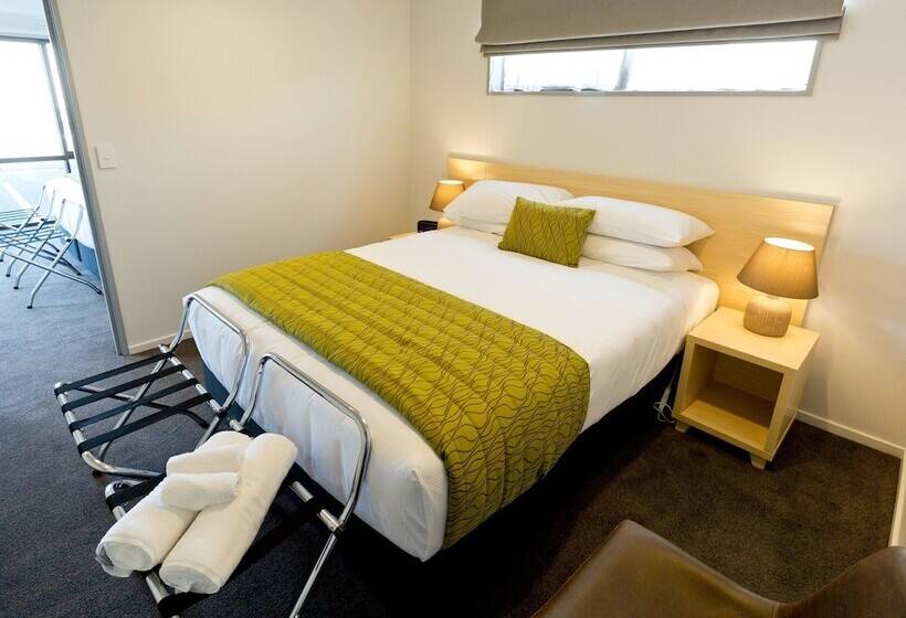 Family Suite, 2 On Whiteleigh And 239 On Lincoln Motel