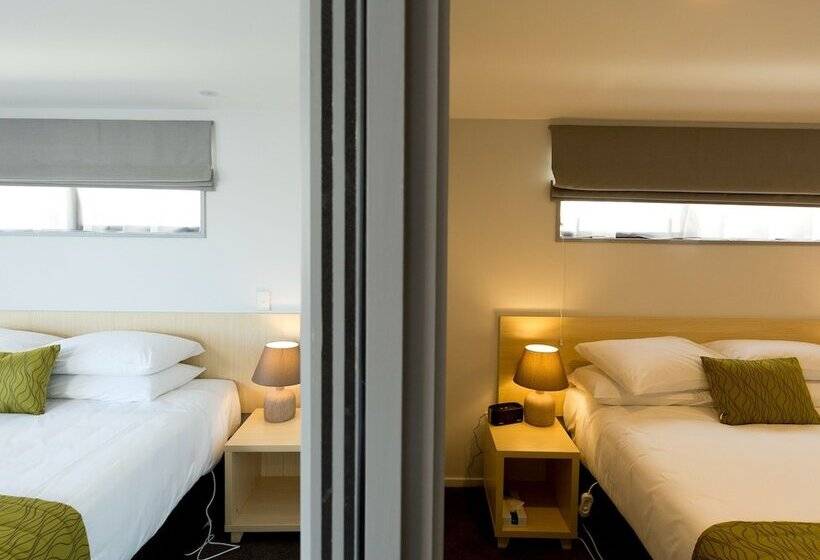 家庭套房, 2 On Whiteleigh And 239 On Lincoln Motel