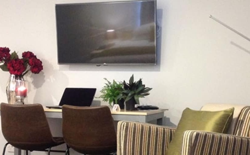 高级工作室, 2 On Whiteleigh And 239 On Lincoln Motel