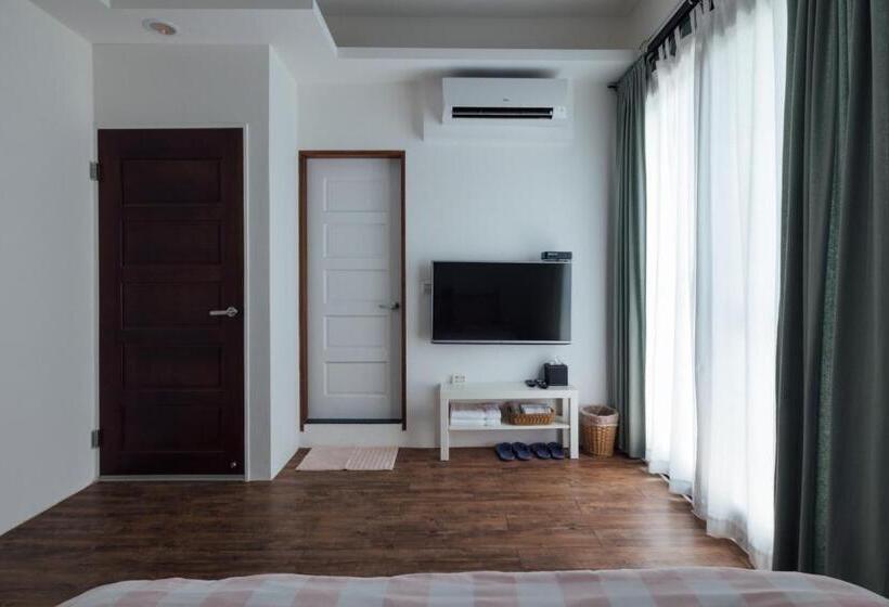 اتاق استاندارد, 5963 Turn Right B&b