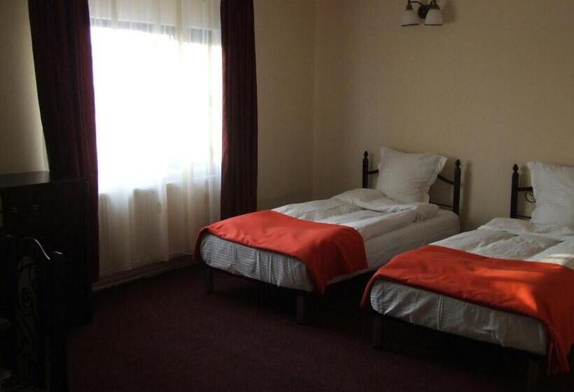 חדר אקונומי, Pensiunea Hanami