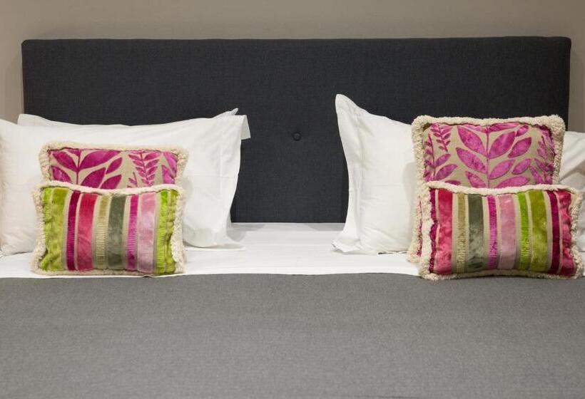 اتاق سوپریور با تخت بزرگ, Il Duomo Luxury Suite