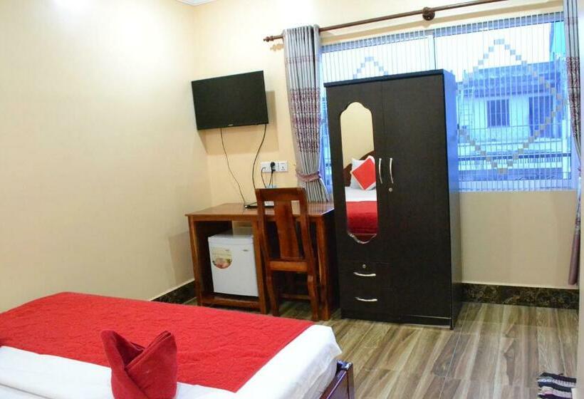 اتاق استاندارد یک تخته با بالکن, Capital Battambang