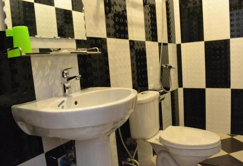 اتاق خانوادگی, Capital Battambang