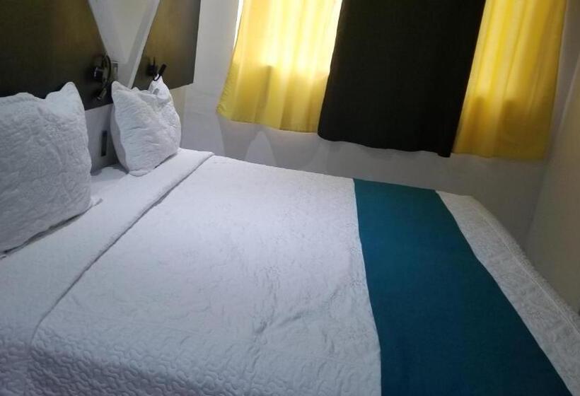 חדר סטנדרט עם מיטת קינג, Dluxe & Suites