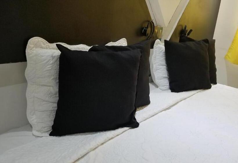 חדר סטנדרט עם מיטת קינג, Dluxe & Suites