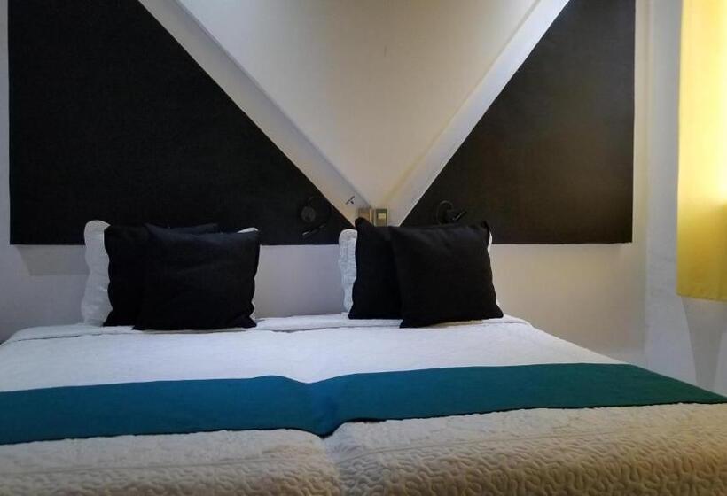 חדר סטנדרט עם מיטת קינג, Dluxe & Suites