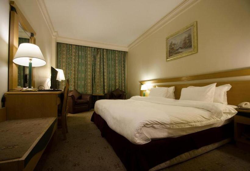 سوئیت جونیور با چشمانداز باغ, Hofuf