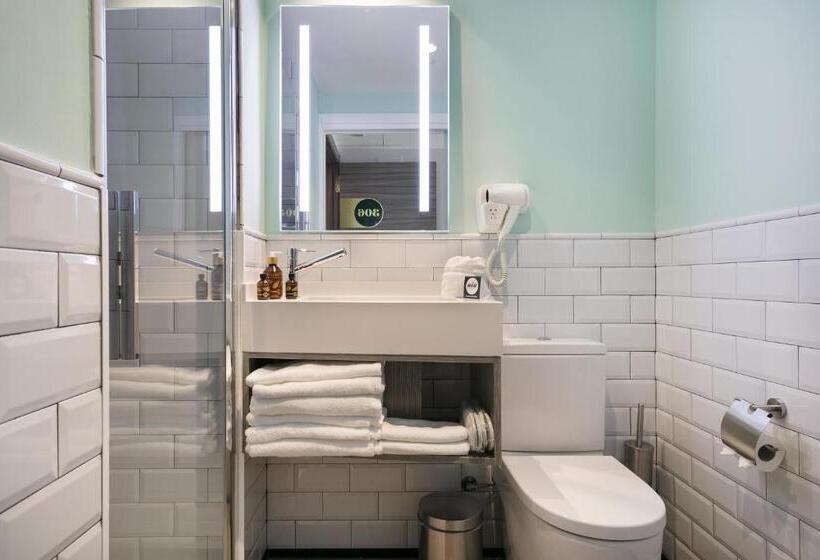 اتاق عادی, Niu Barcelona