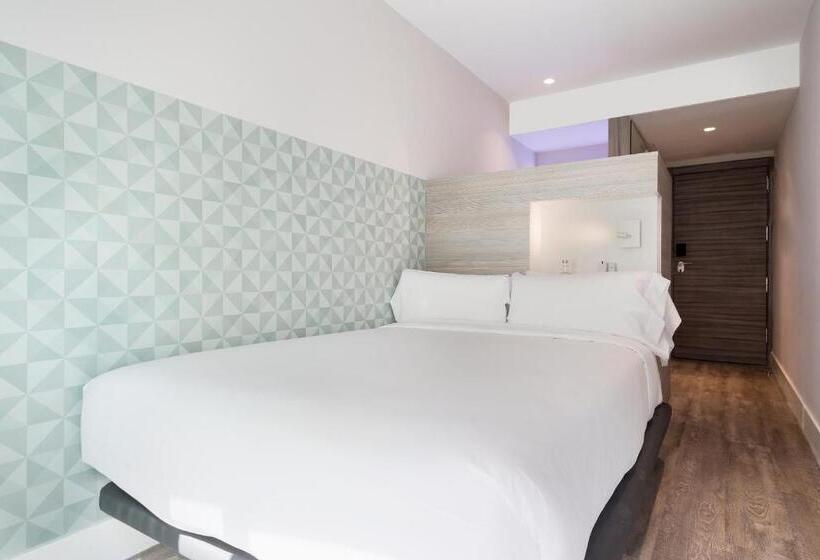 اتاق استاندارد یک نفره, Niu Barcelona