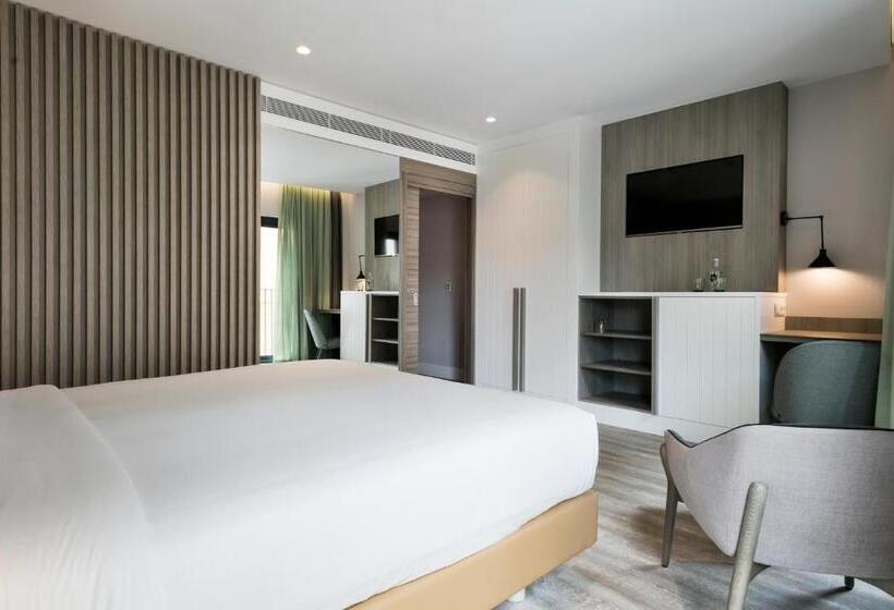 اتاق لوکس, Niu Barcelona