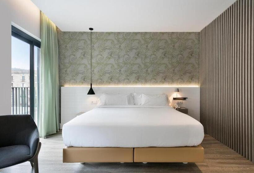 Номер Deluxe, Niu Barcelona