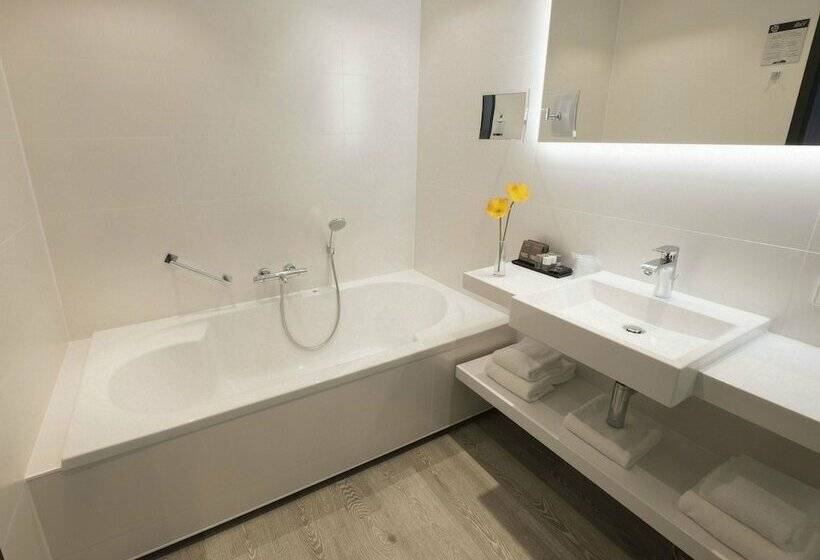 Номер Deluxe, Van Der Valk Hotel Utrecht