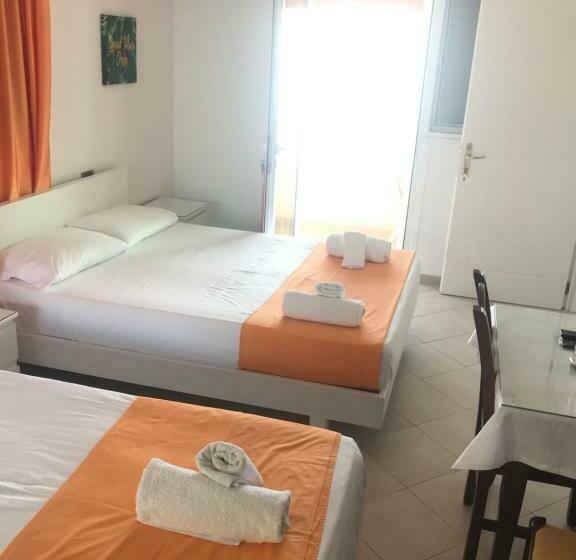 חדר דלוקס לשלושה, Vila Kafe