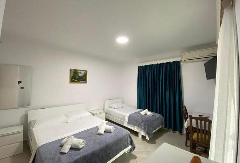 חדר דלוקס לשלושה, Vila Kafe