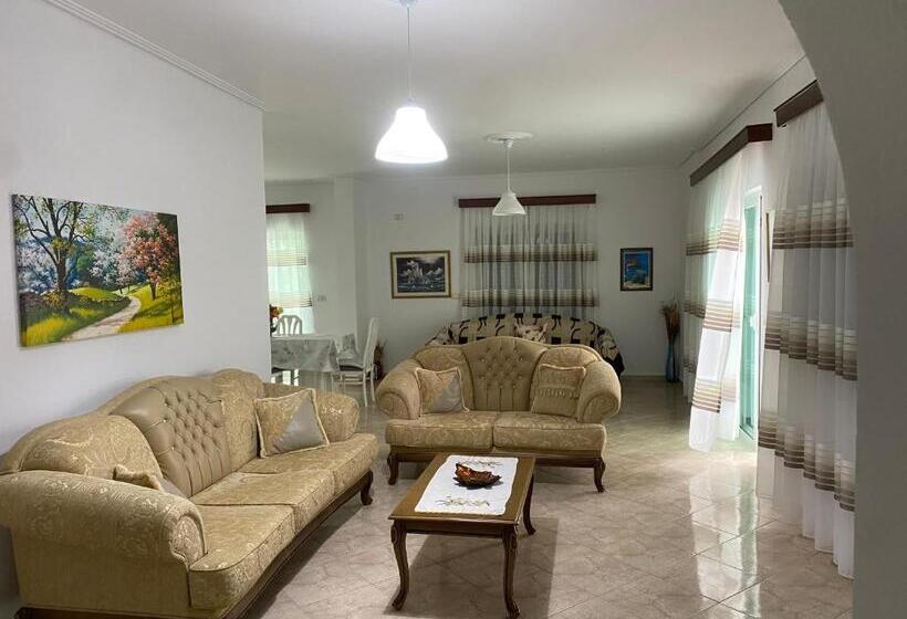 חדר משפחתי, Vila Kafe