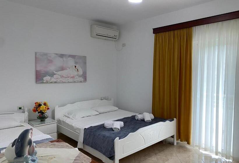 חדר משפחתי, Vila Kafe