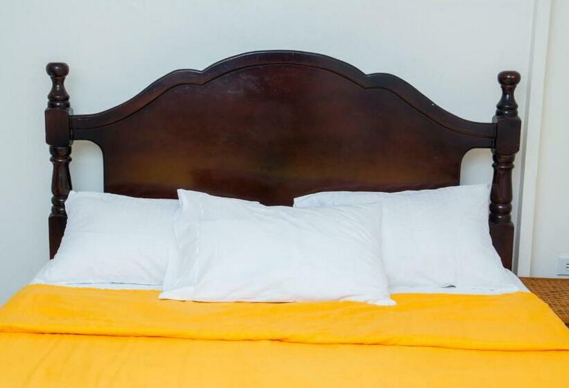 اتاق استاندارد یک نفره, Windjammer International Cuisine & Comfort Inn