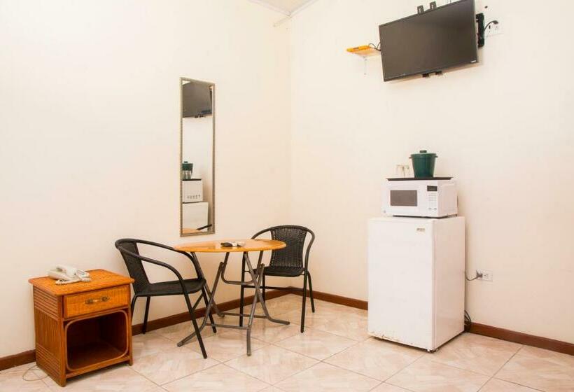 اتاق استاندارد یک نفره, Windjammer International Cuisine & Comfort Inn