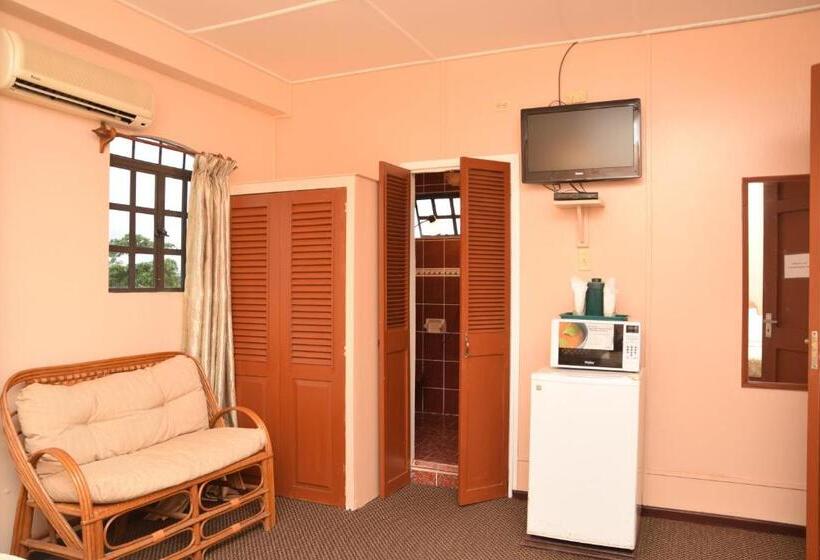 اتاق لوکس, Windjammer International Cuisine & Comfort Inn