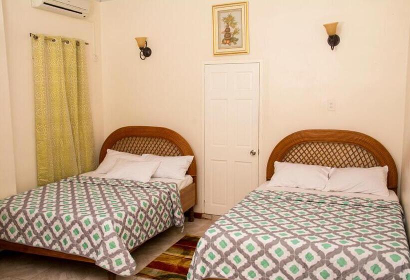 اتاق لوکس, Windjammer International Cuisine & Comfort Inn