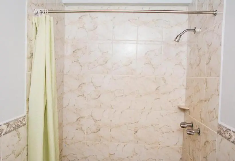 اتاق استاندارد, Windjammer International Cuisine & Comfort Inn