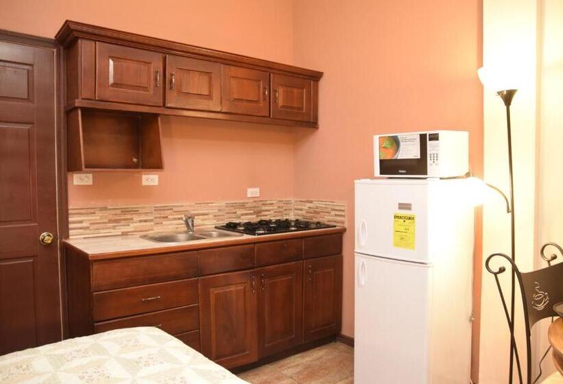 اتاق استاندارد, Windjammer International Cuisine & Comfort Inn