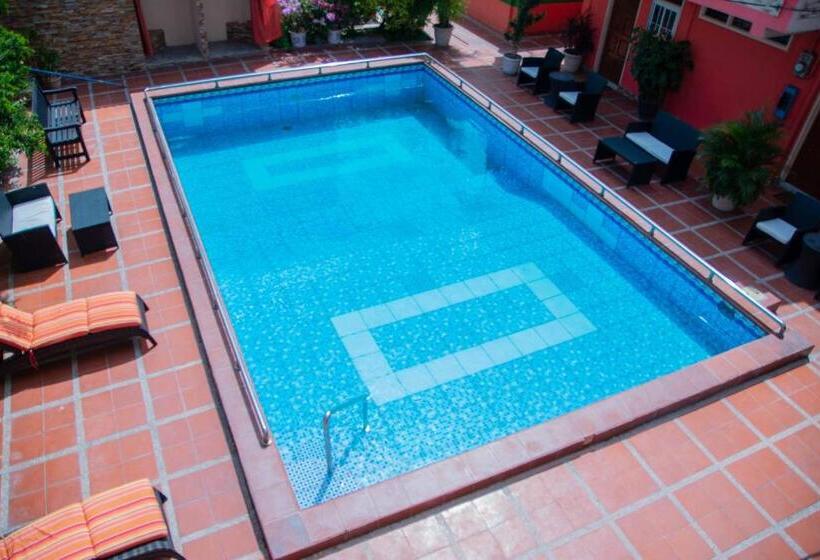 اتاق اکونومی, Windjammer International Cuisine & Comfort Inn